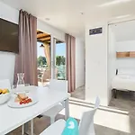 홀리데이파크 Park Umag Mobile Homes 카리가도르