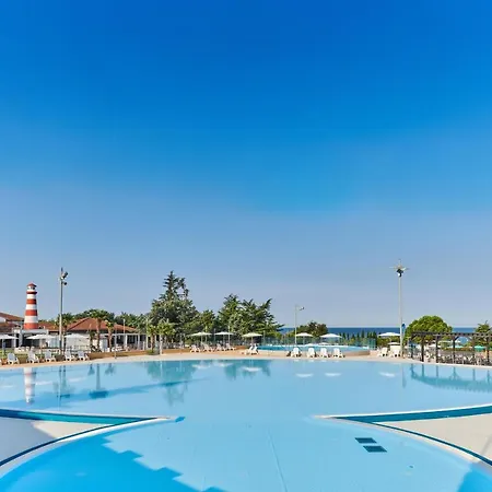 ホリデーパーク Park Umag Mobile Homes 4*